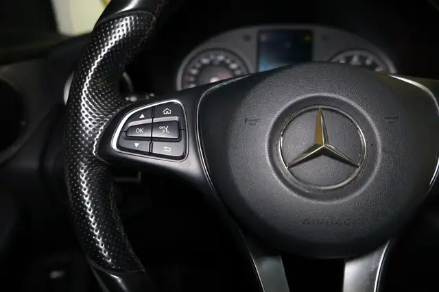 Mercedes-Benz GLC view 14