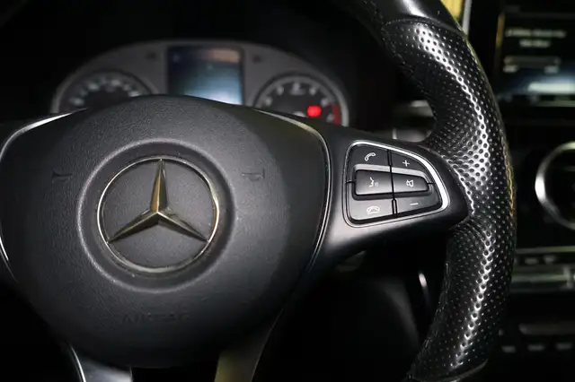 Mercedes-Benz GLC view 15