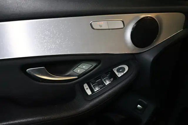 Mercedes-Benz GLC view 11