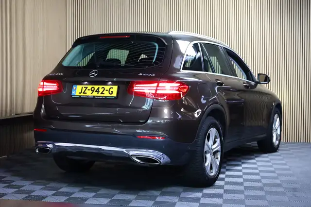Mercedes-Benz GLC view 3