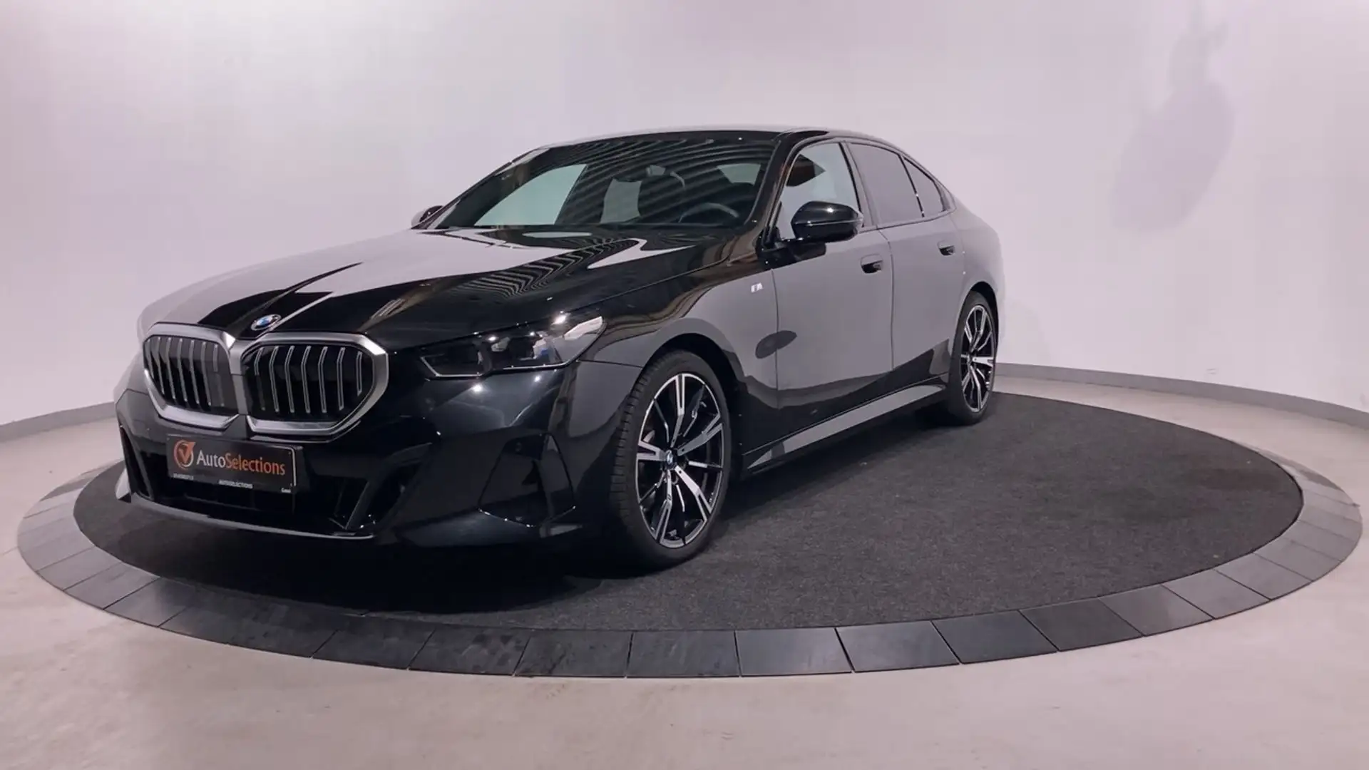 BMW 520 d XDrive M Sport Pakket/360°cam/Navi/Verw + Gek... Noir - 1