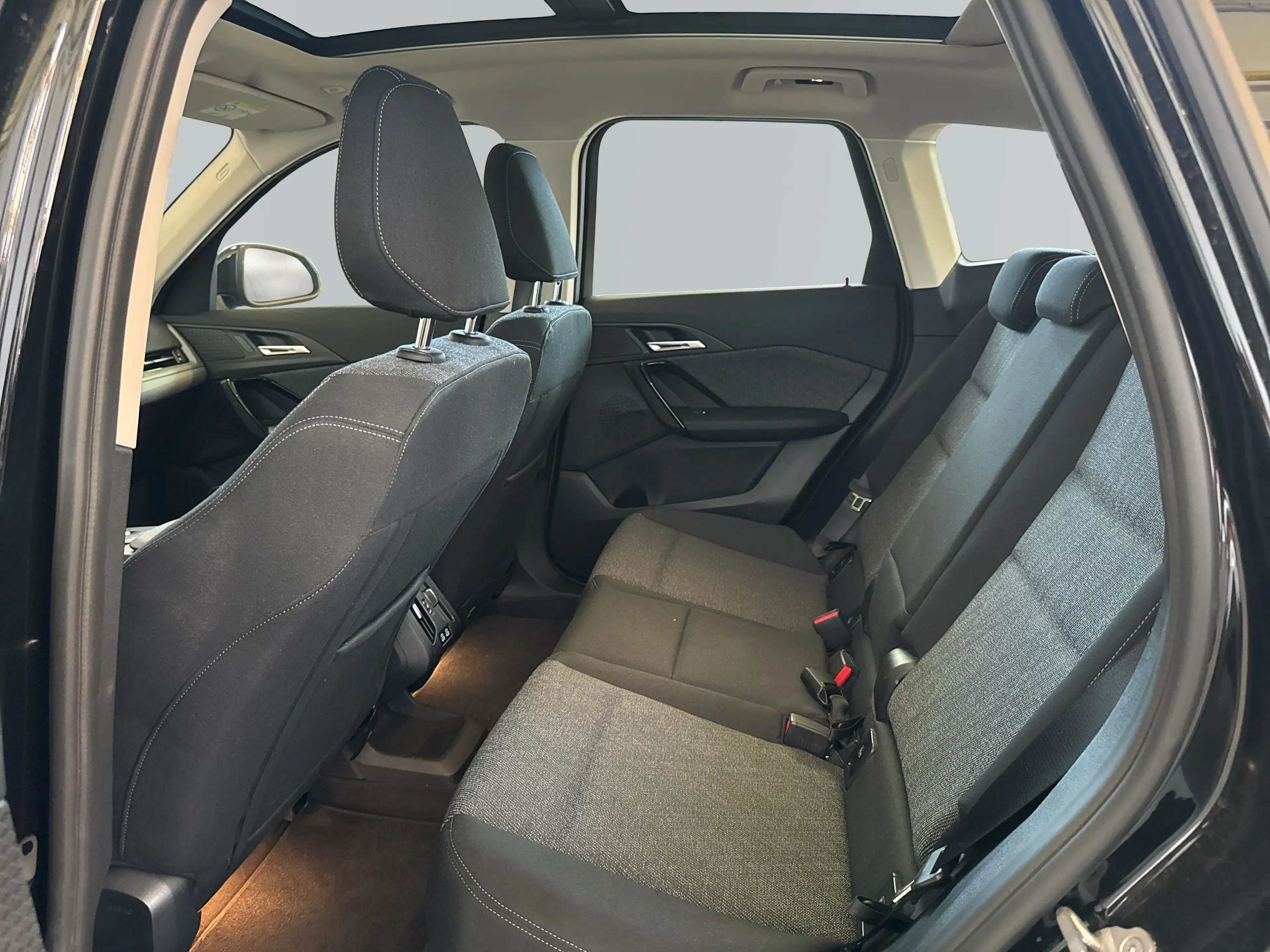 BMW iX1 xDrive30 *LC+*DAB*AHK*Pano*Adapt.LED*Adapt.M-Fahrw — photo 9