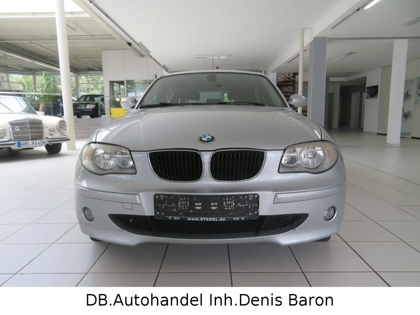 BMW 118 i Lim. Leder Multi SHZ PDC Alu Silber - 2