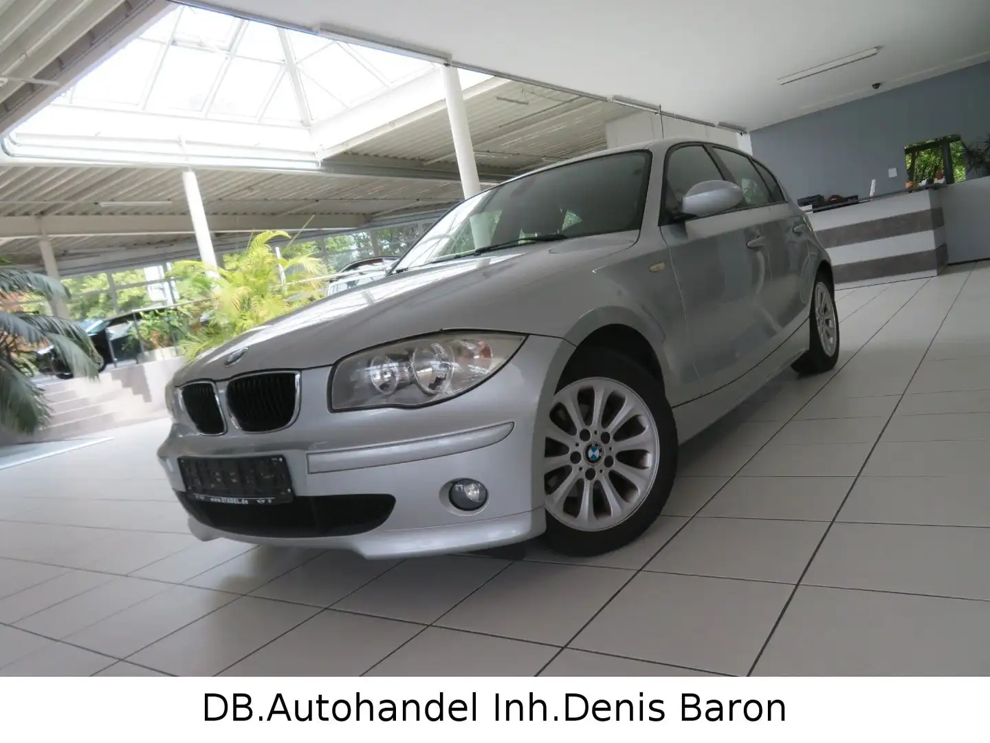 BMW 118 i Lim. Leder Multi SHZ PDC Alu Silber - 1