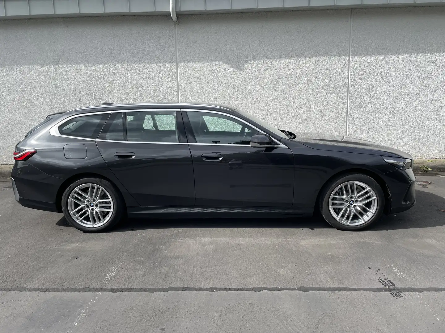BMW i5 eDrive40 Touring, wie neu, NP ca. 78600.- Grau - 2