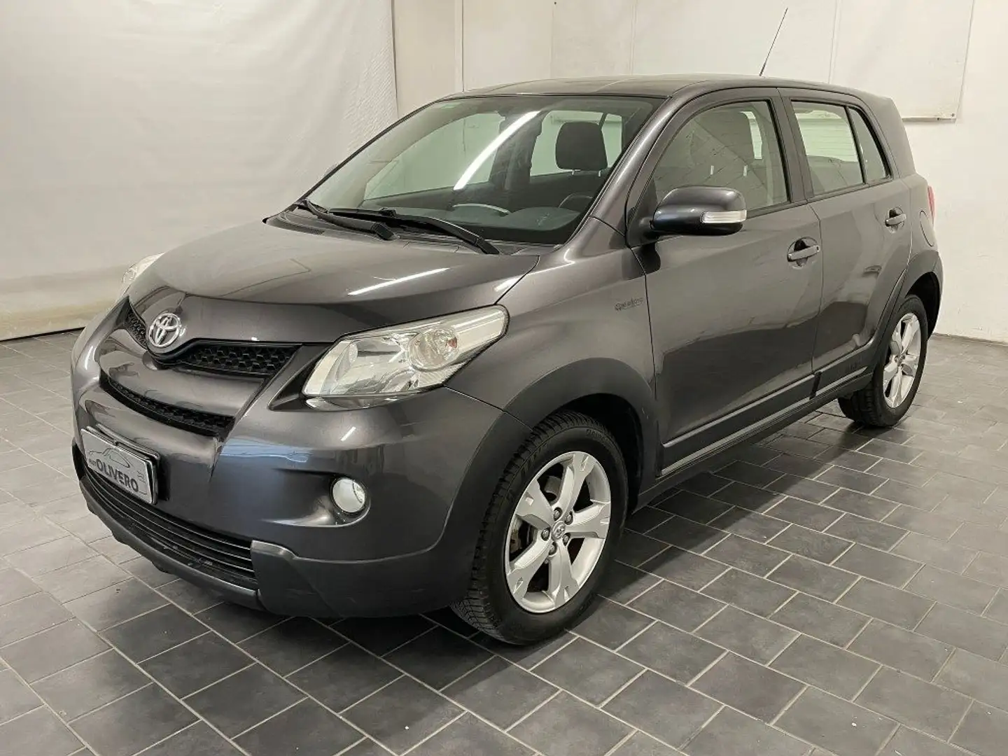 Toyota Urban Cruiser 1.4 D-4D 90cv AWD Luxury-UNIPRO Gris - 2