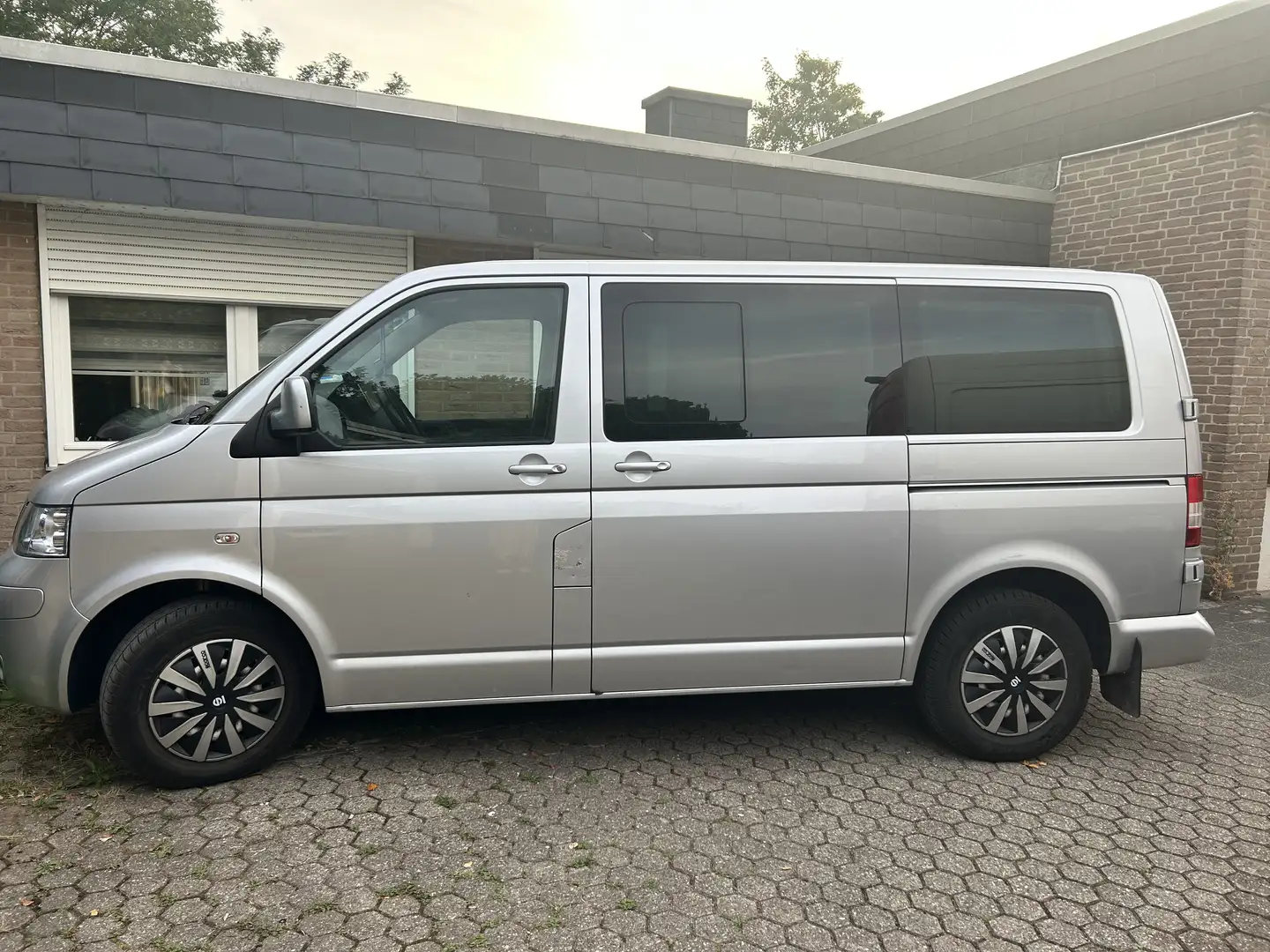 Volkswagen T5 Caravelle Silber - 1