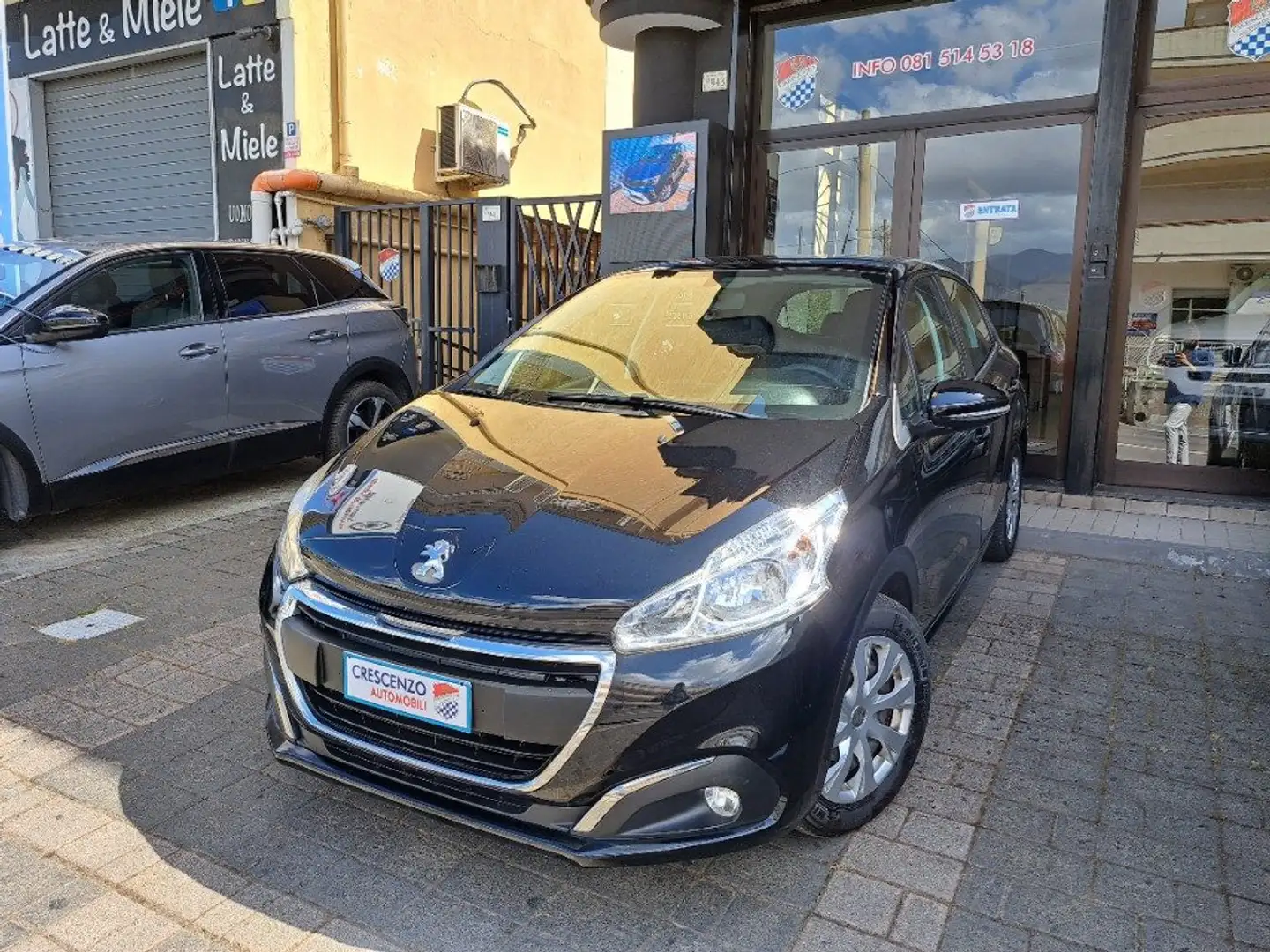 Peugeot 208 PureTech 82 AZIENDALE Zwart - 1