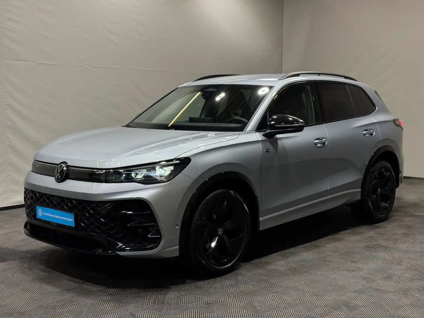 Volkswagen Tiguan R-Line 1.5 eTSI DSG | MATRIX NAVI AHK ACC Silber - 2