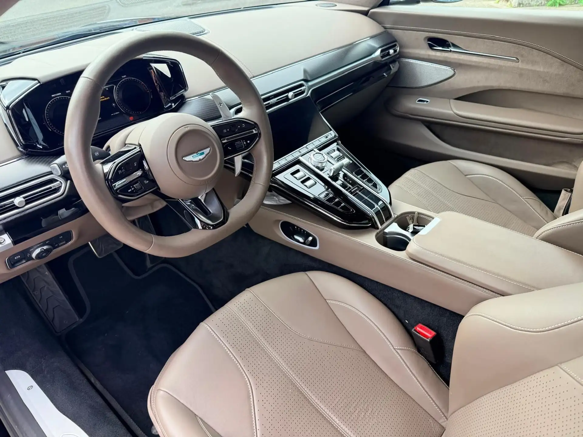 애스턴마틴 밴티지 V8 Coupe 2024 블랙 사진 8
