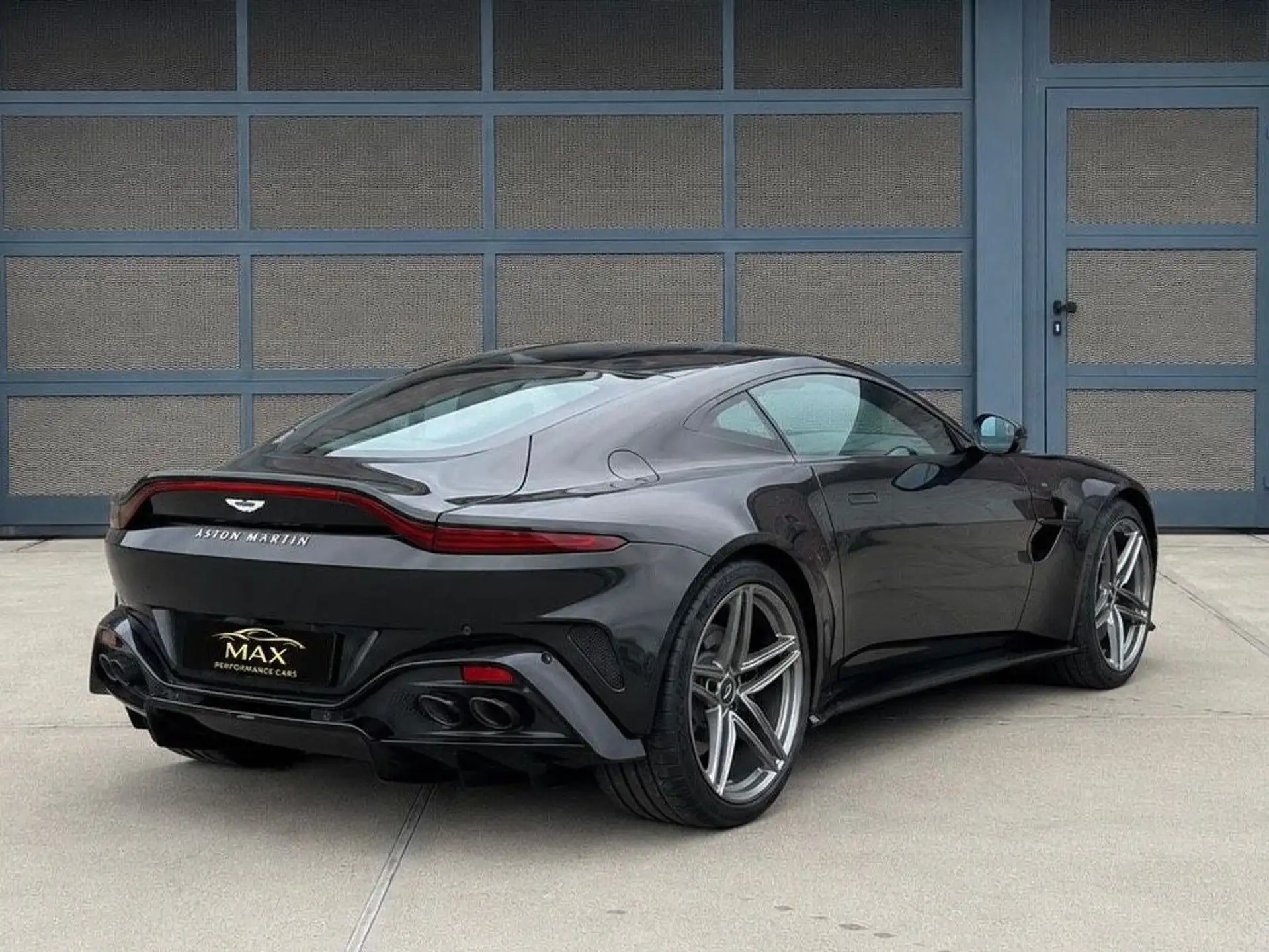 애스턴마틴 밴티지 V8 Coupe 2024 블랙 사진 4