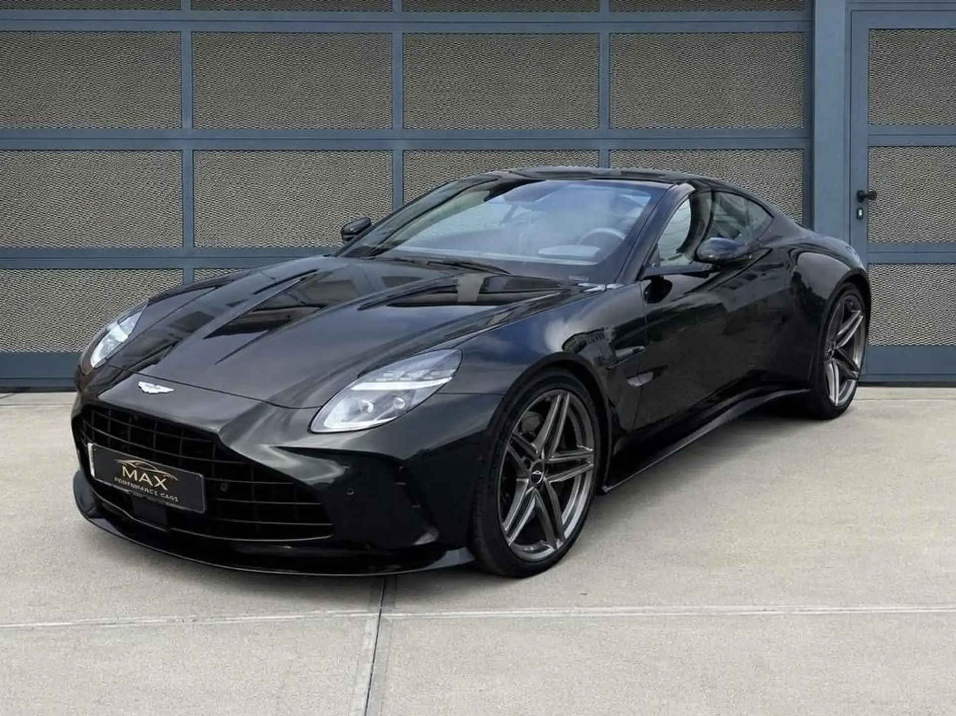 애스턴마틴 밴티지 V8 Coupe 2024 블랙 사진 2