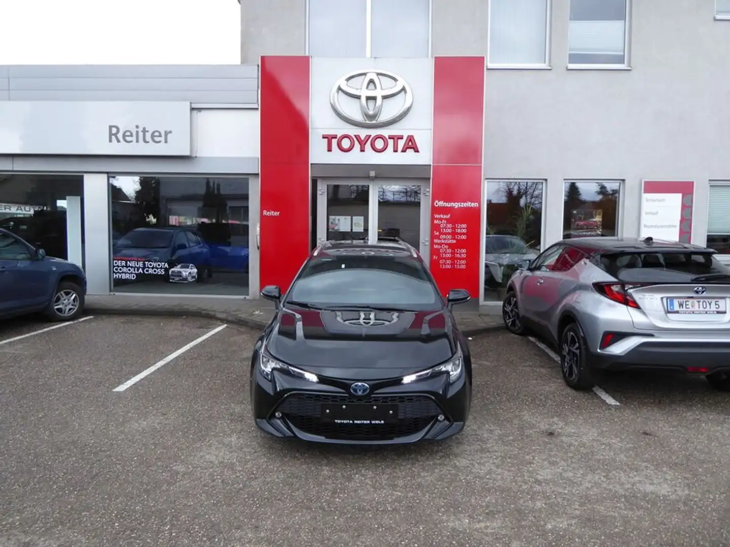 Toyota Corolla 1,8 Hybrid Touring Sports 209 Active Drive Schwarz - 1