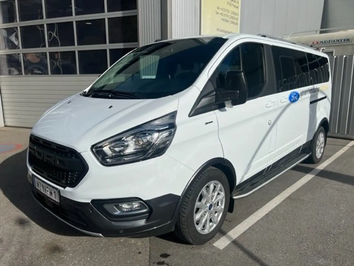 Ford Tourneo Custom ACTIVE L2H1 3,2 T 2,0 ECOBLUE Weiß - 1