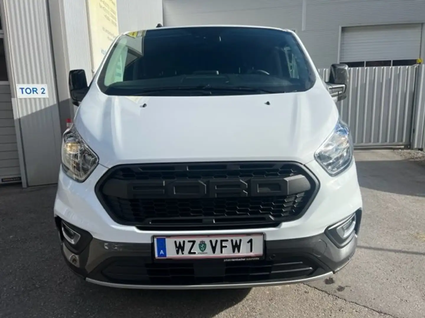 Ford Tourneo Custom ACTIVE L2H1 3,2 T 2,0 ECOBLUE Weiß - 2