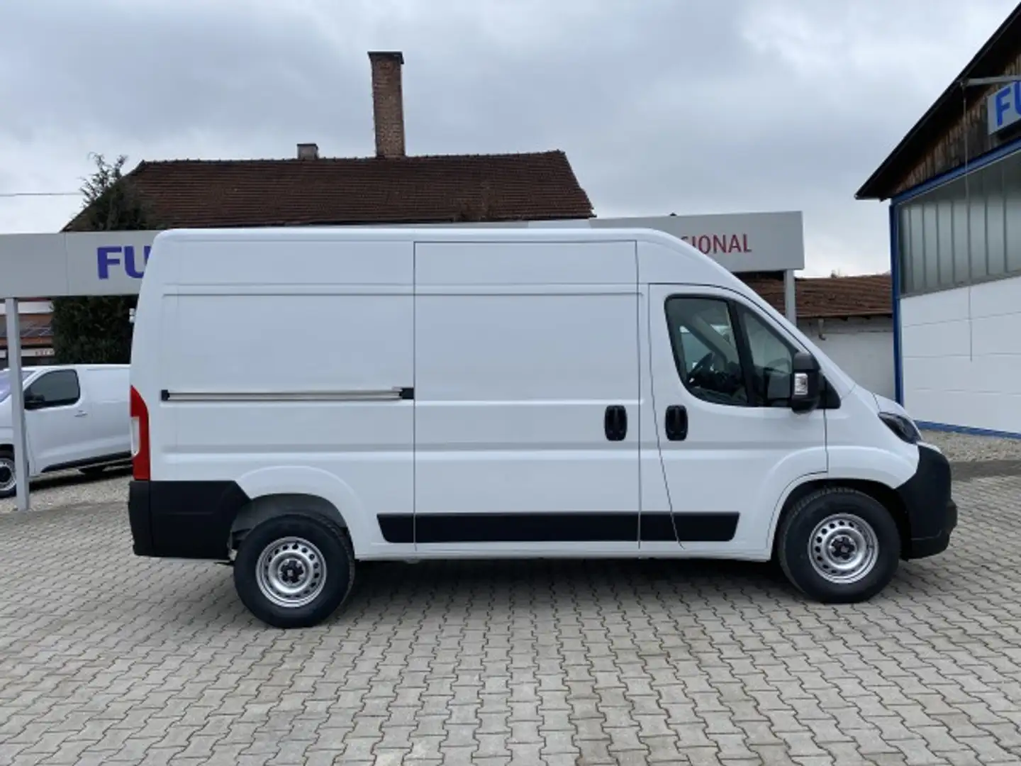 Fiat Ducato KASTENWAGEN 35 L2H2 140 AT Weiß - 2
