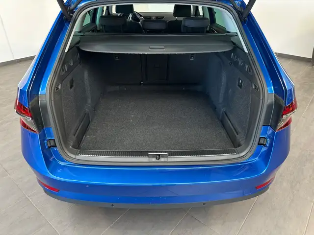 Skoda Superb view 6