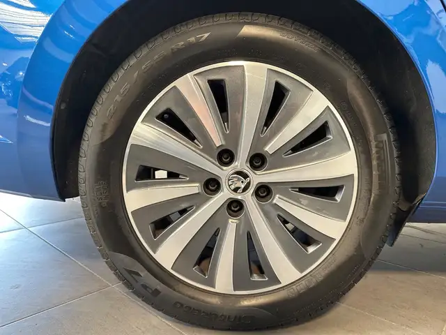 Skoda Superb view 3