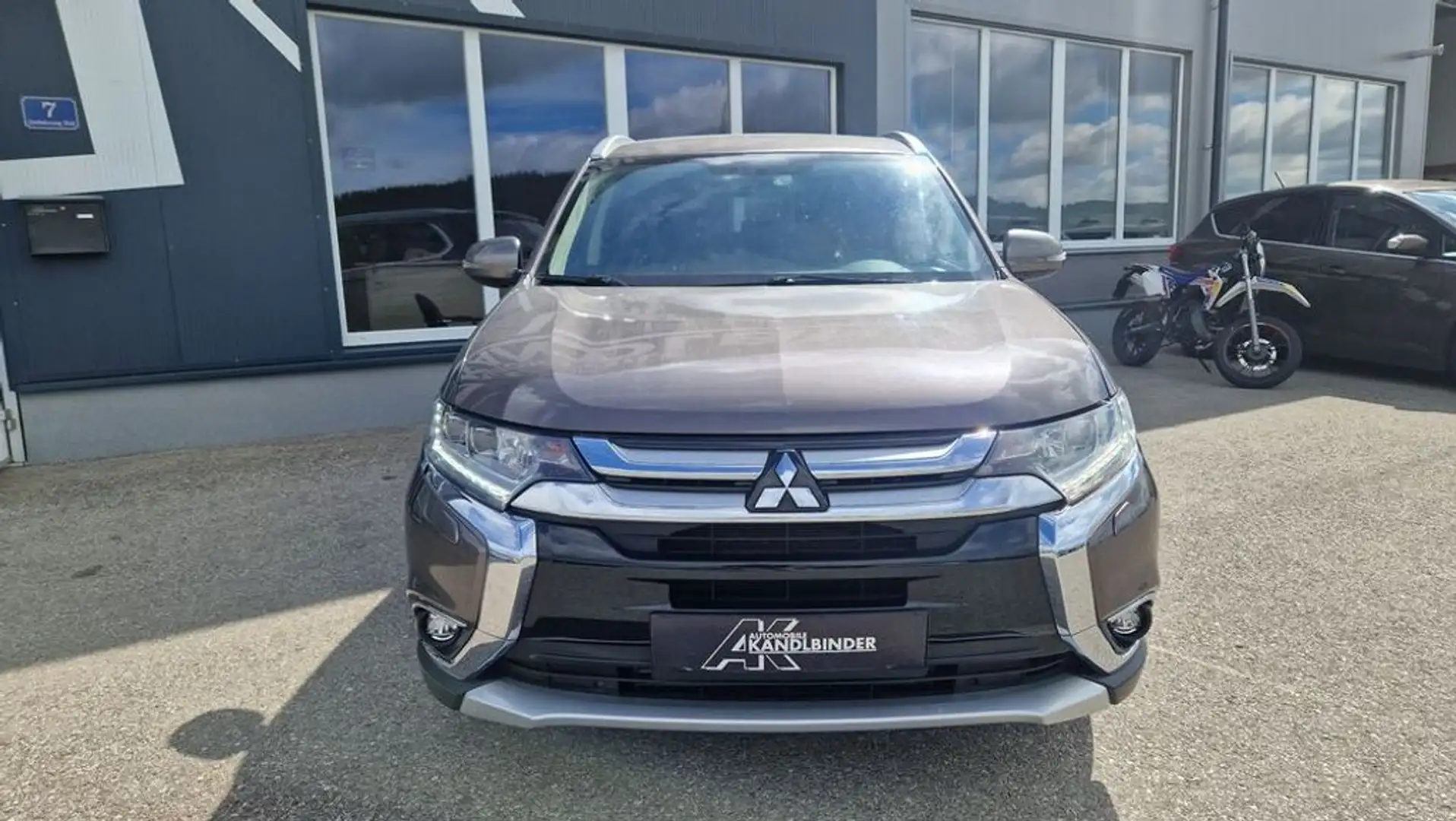 Mitsubishi Outlander Outlander DI-D Diamond 4WD ''7-Sitzer'' Grau - 2