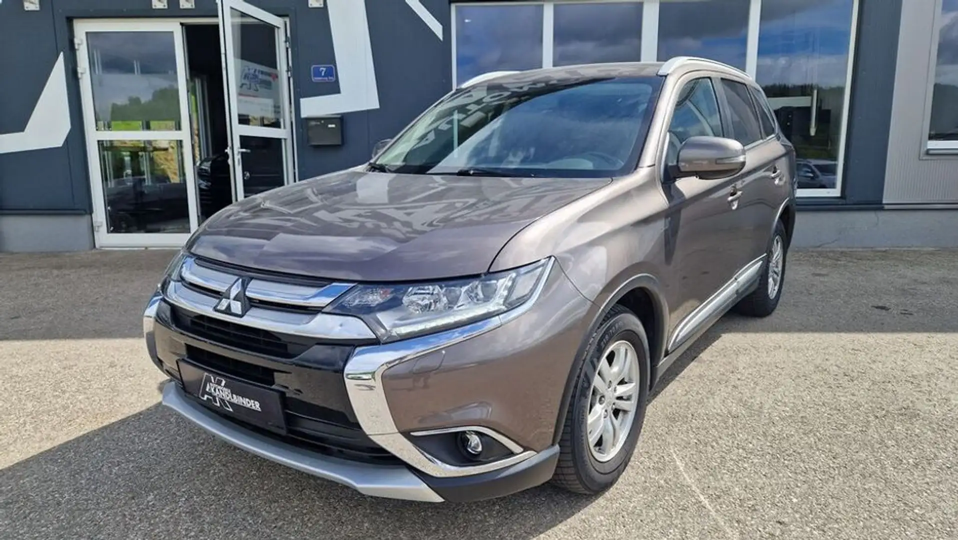 Mitsubishi Outlander Outlander DI-D Diamond 4WD ''7-Sitzer'' Grau - 1