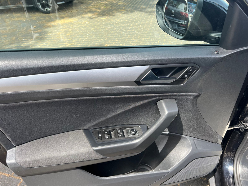 Volkswagen T-Roc 1.5 Life - LED - NAVI - PDC - GARANTIE — photo 9