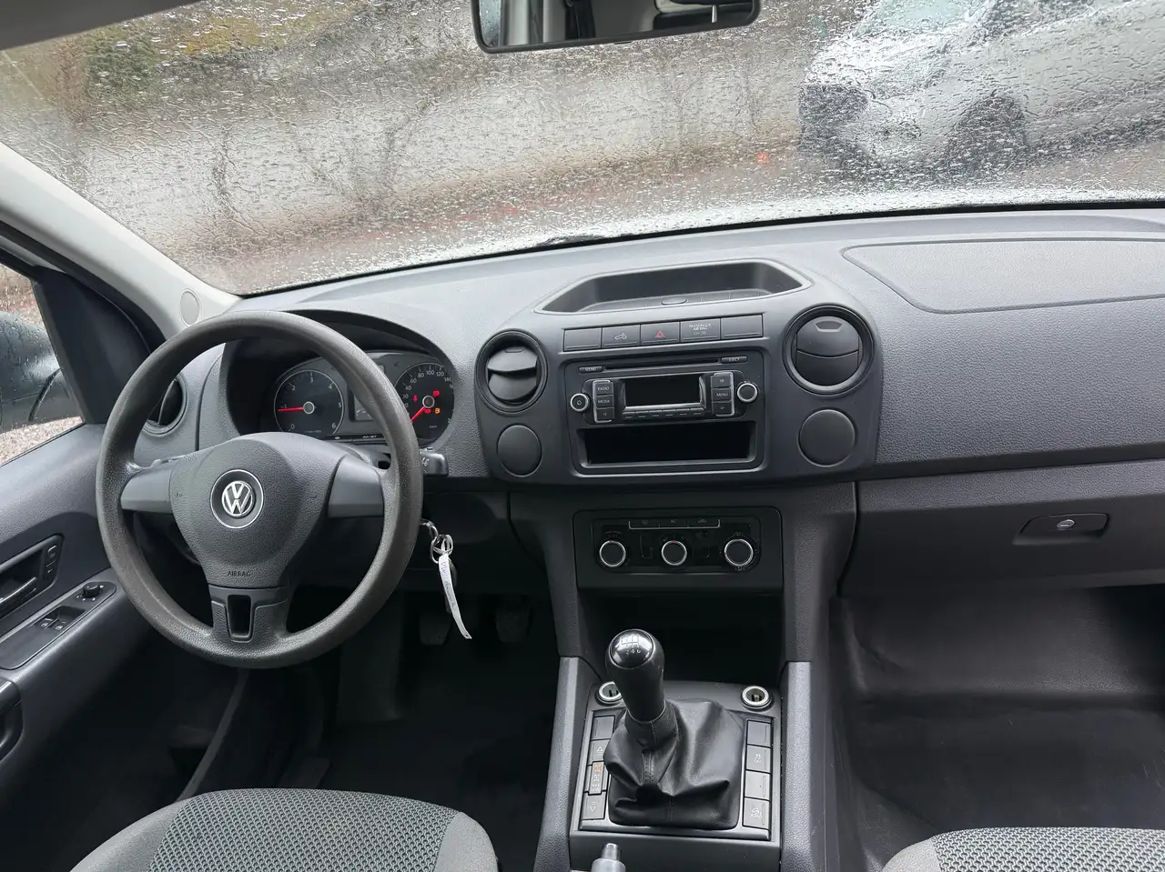 VOLKSWAGEN AMAROK BASIS SINGLECAB 4MOTION 122 CH 4X4 BVM - ATTELAGE FIXE 122 ch 4X4 BVM - ATTELAGE FIXE - CLIMATISATION