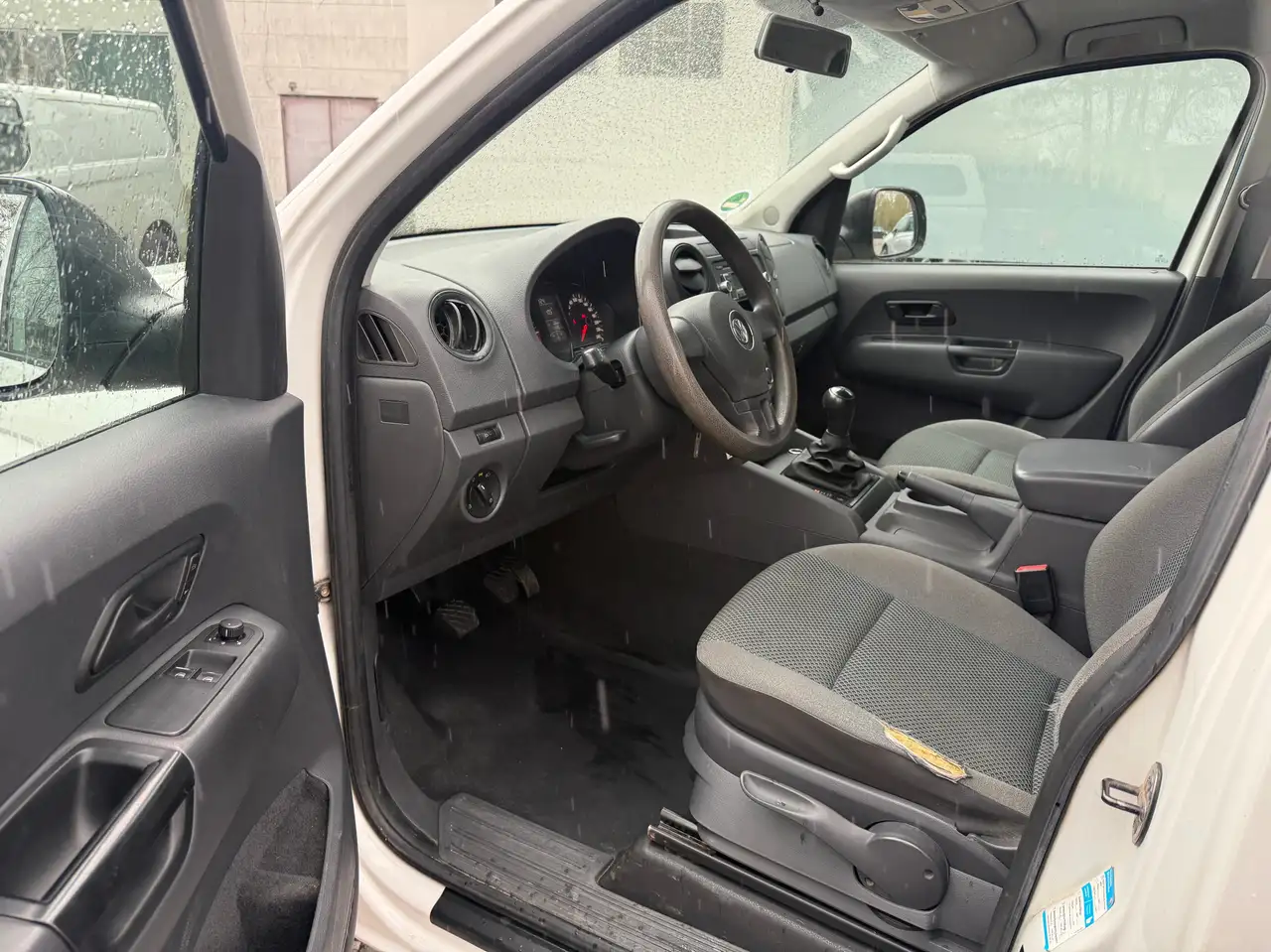 VOLKSWAGEN AMAROK BASIS SINGLECAB 4MOTION 122 CH 4X4 BVM - ATTELAGE FIXE 122 ch 4X4 BVM - ATTELAGE FIXE - CLIMATISATION