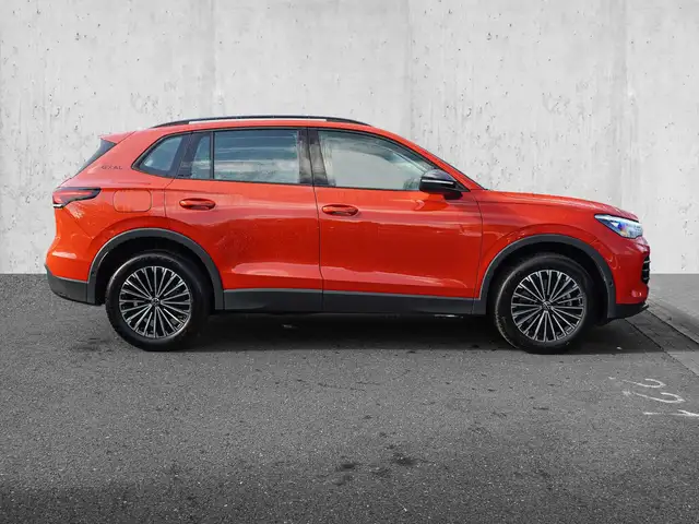 Volkswagen Tiguan view 5