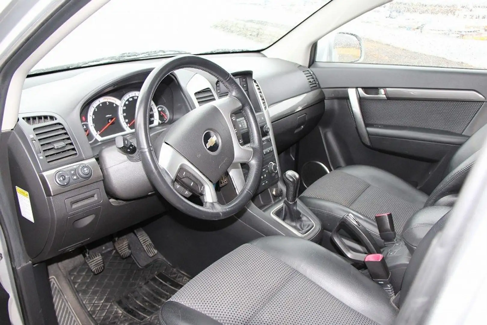 Chevrolet Captiva 2.0 VCDI LS FWD Ezüst - 2