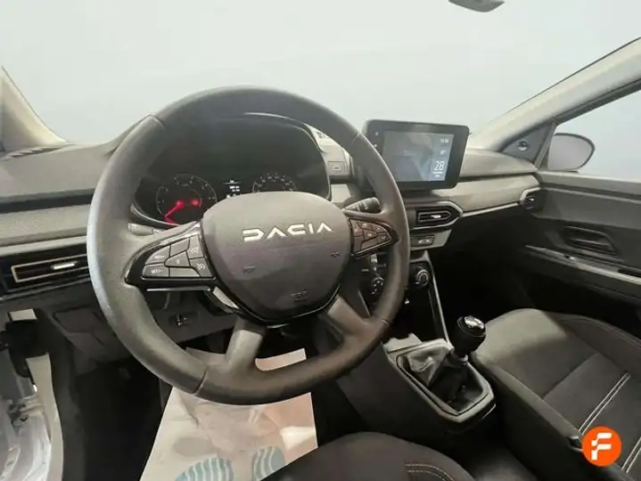 Dacia Sandero Essential ECO-G 2025, foto 16