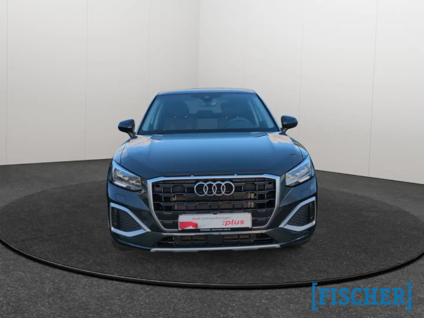 Audi Q2 30TFSI Advanced LED Navi AHK Rear View Grau - 2