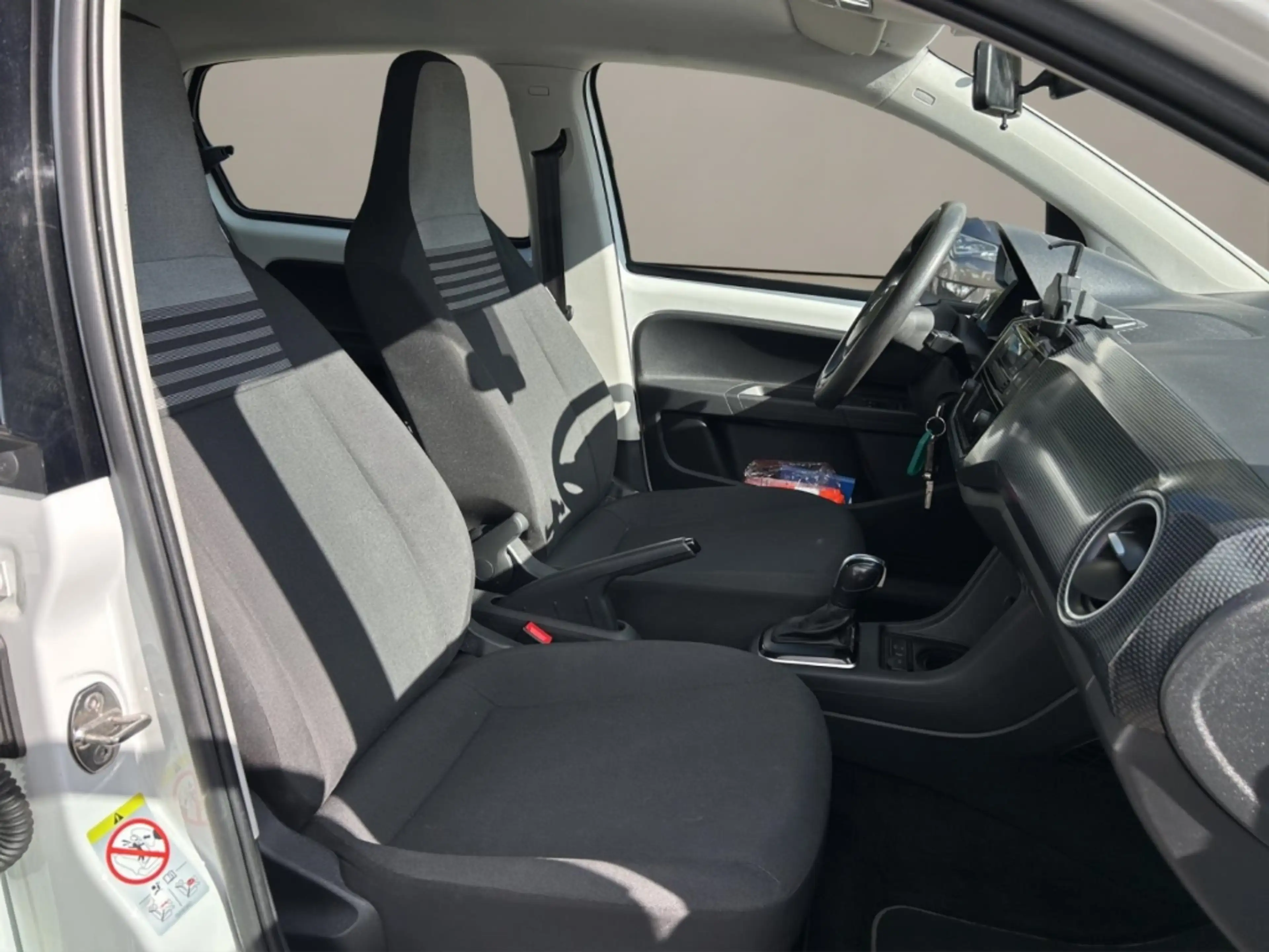 Volkswagen e-up! Klimaautomatik, Bluetooth, DAB+ — photo 15