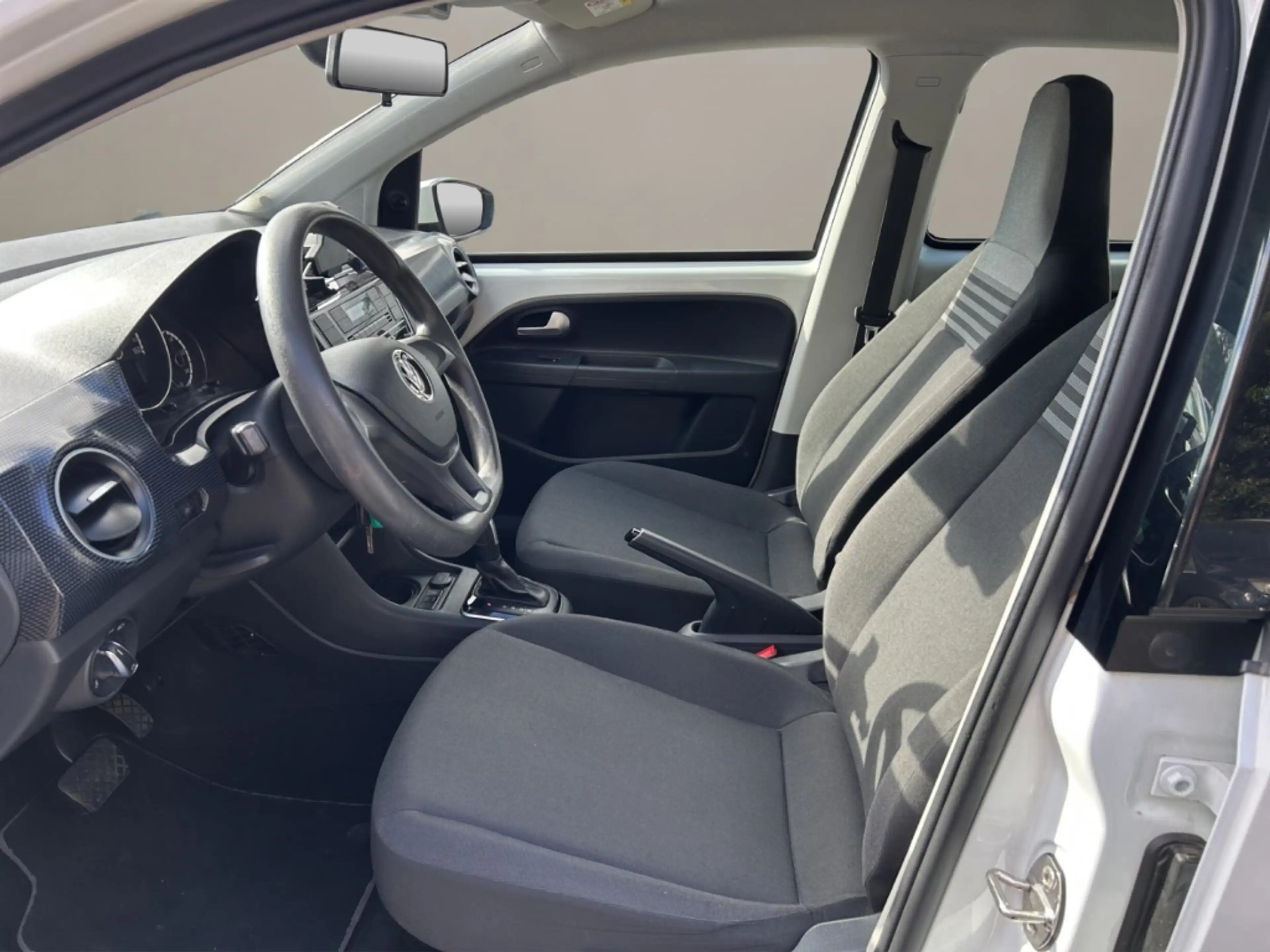 Volkswagen e-up! Klimaautomatik, Bluetooth, DAB+ — photo 9