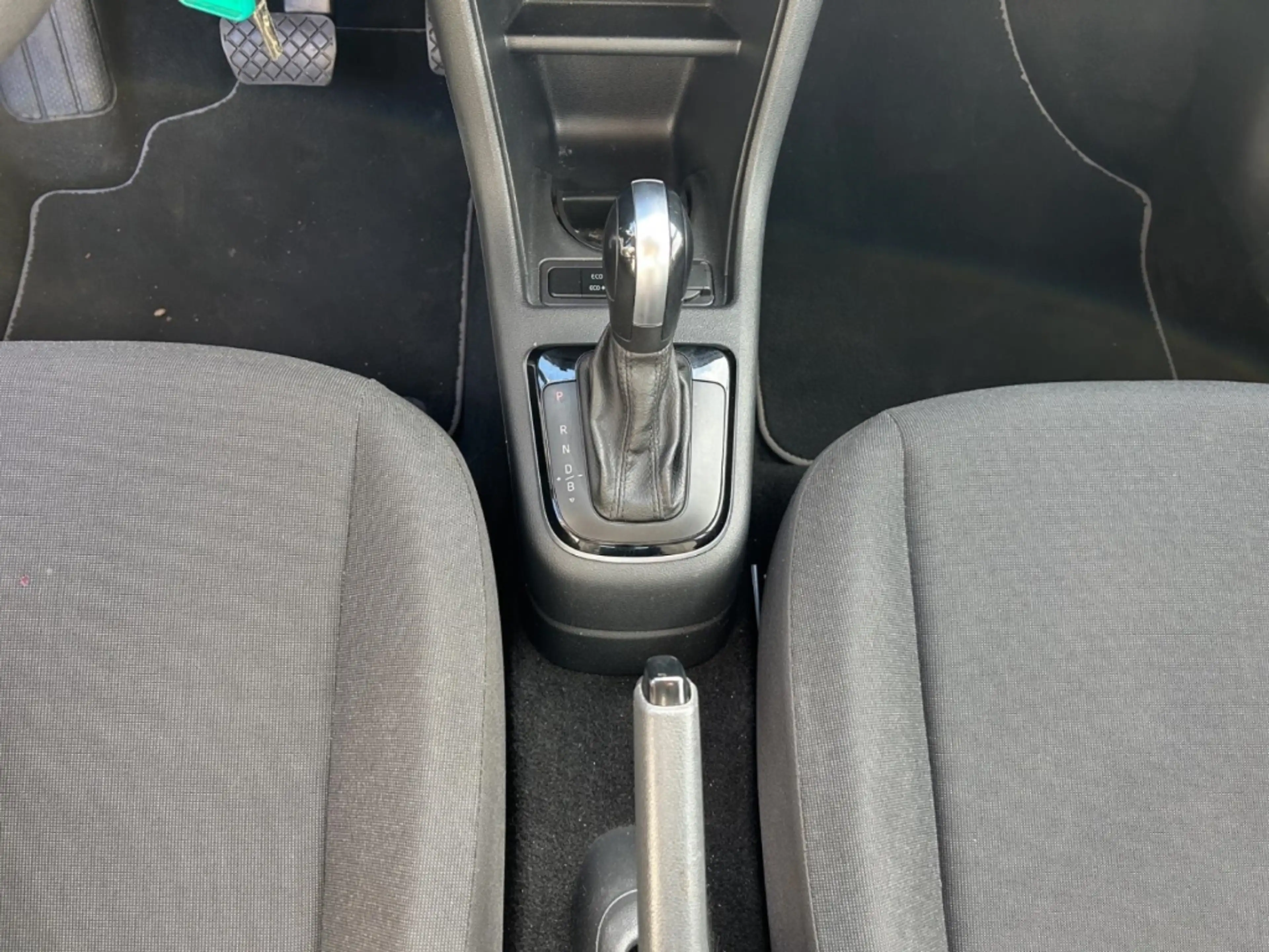 Volkswagen e-up! Klimaautomatik, Bluetooth, DAB+ — photo 13