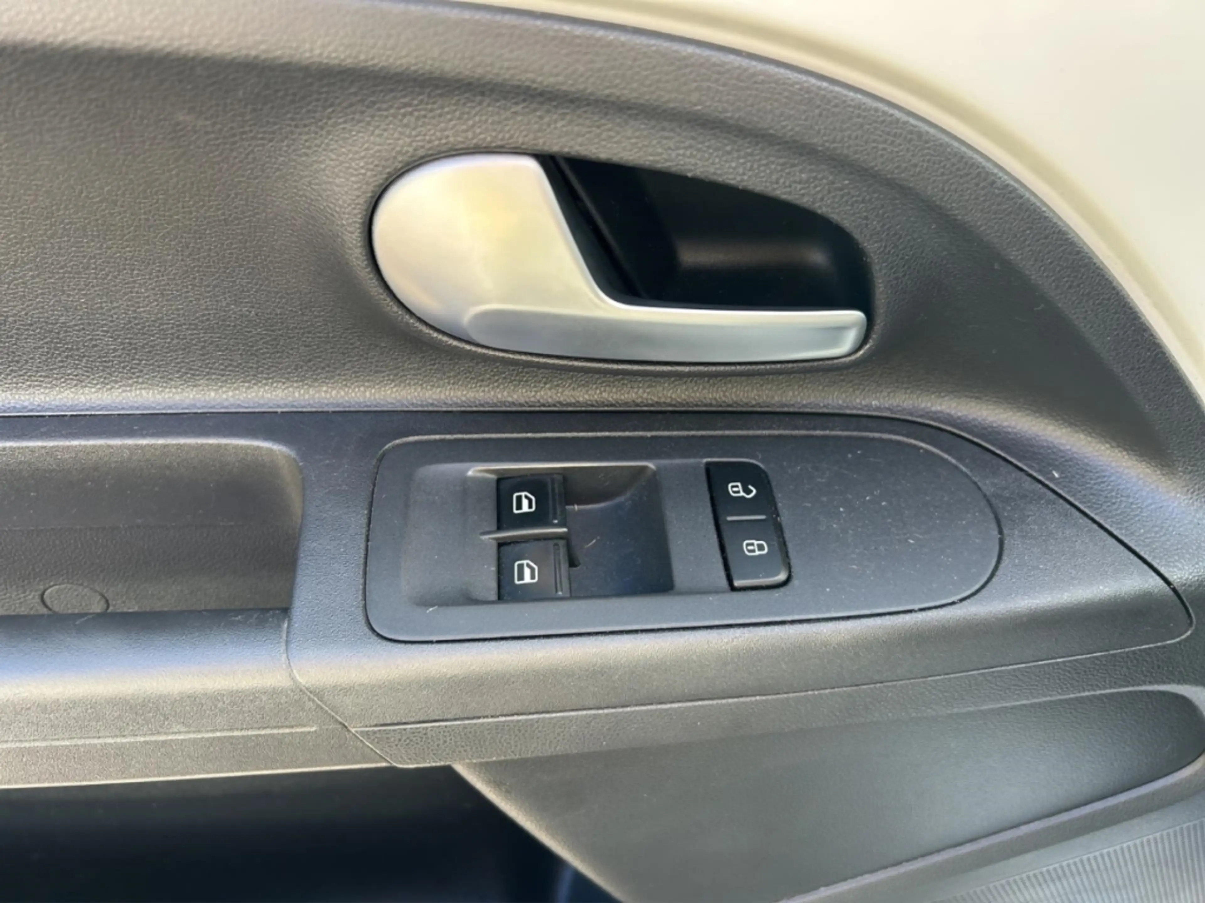Volkswagen e-up! Klimaautomatik, Bluetooth, DAB+ — photo 10