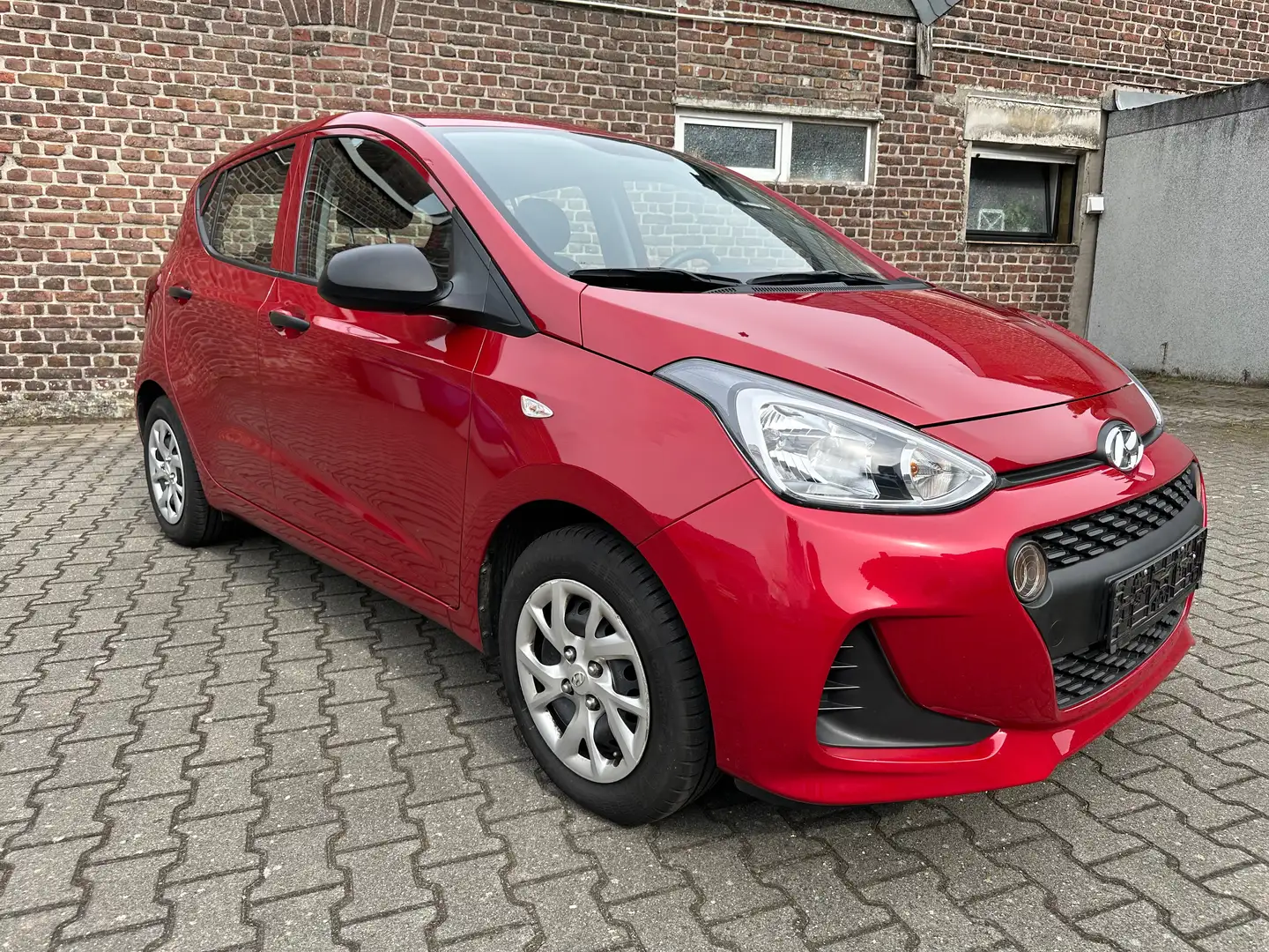 Hyundai i10 i10 1.0 Trend Wenig km/h Rot - 1