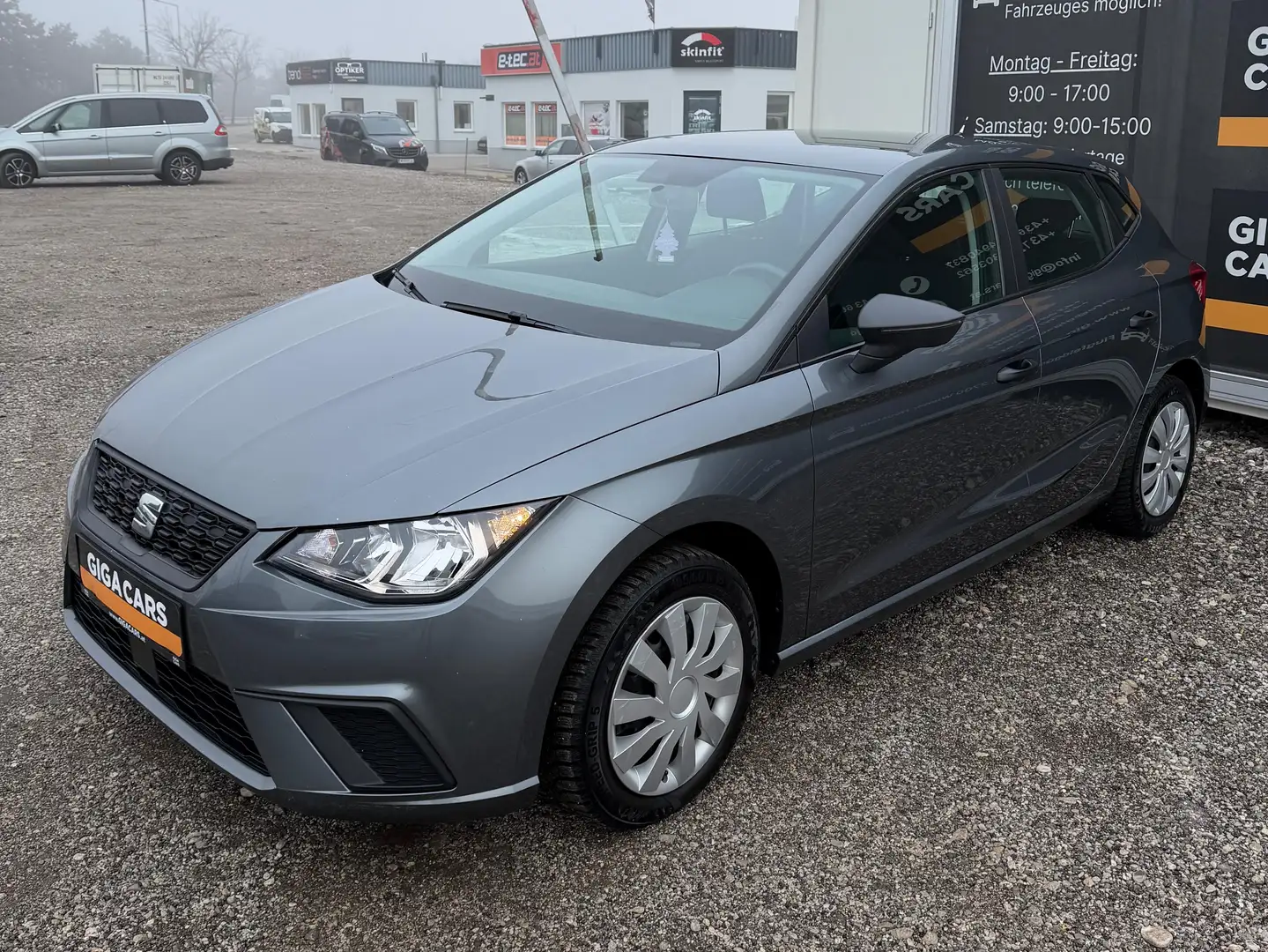 SEAT Ibiza Reference Grau - 1