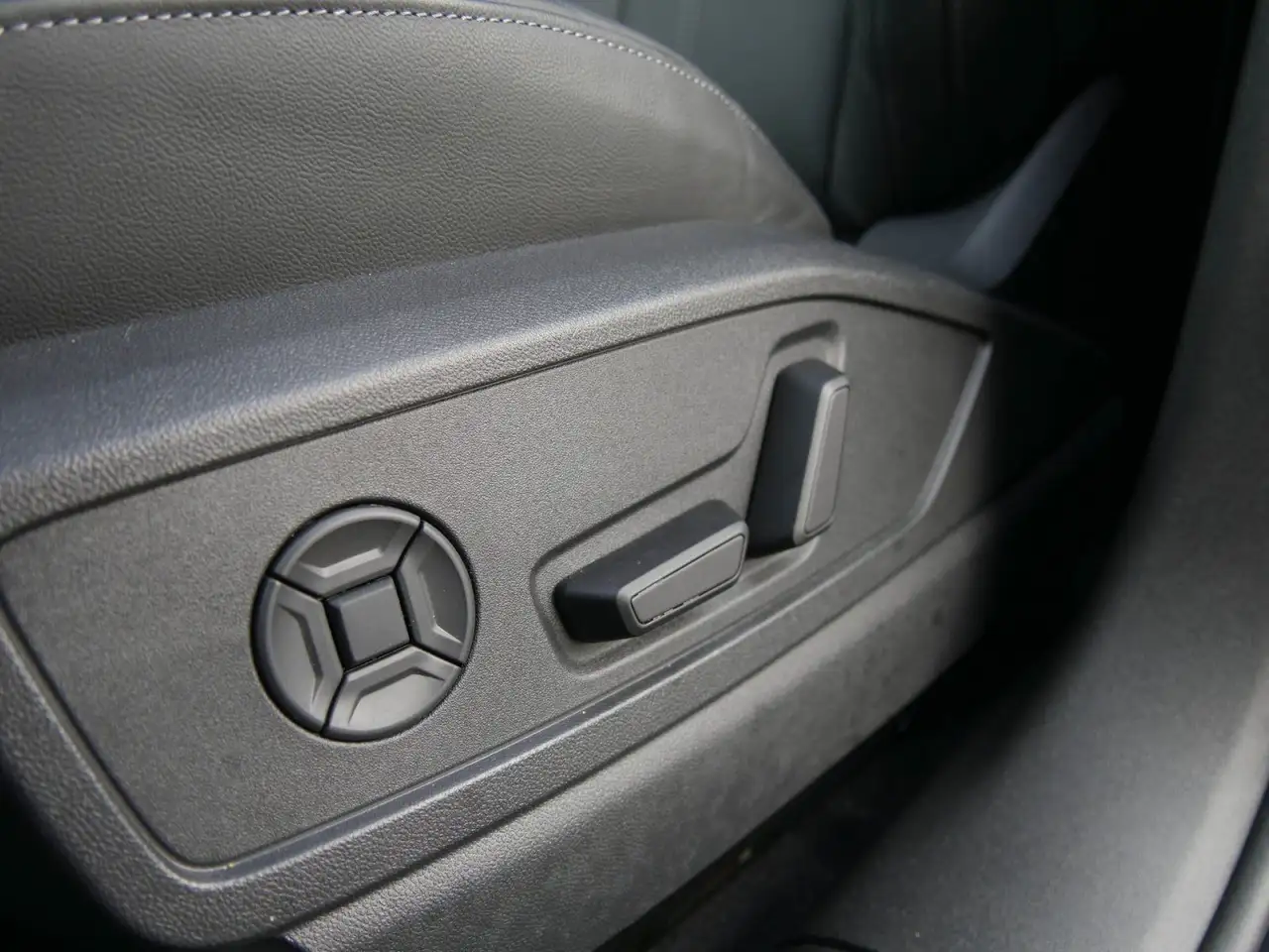 Audi Q5 2.0 TDI quattro S-Line edition one 13