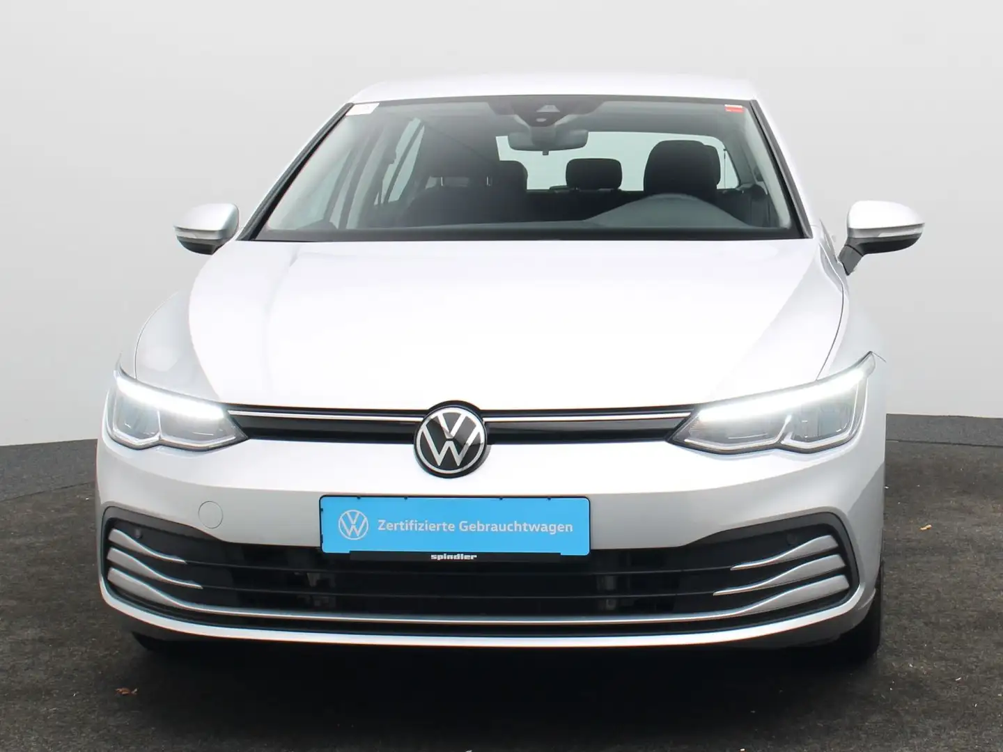 Volkswagen Golf VIII Life 1.5TSI / Navi, App, LED, ACC, SHZ Plateado - 2