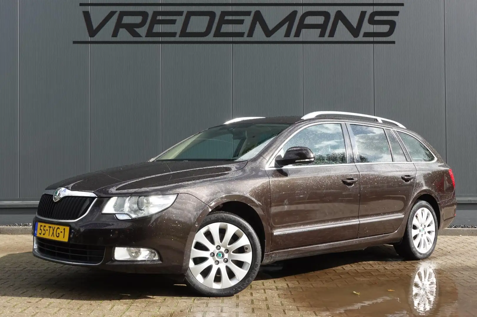 Skoda Superb Combi 2.0 TSI Elegance Business Line Bruin - 1