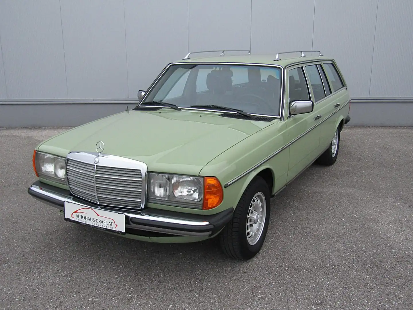 Mercedes-Benz 240 TD Kombi S123D24 Grün - 1