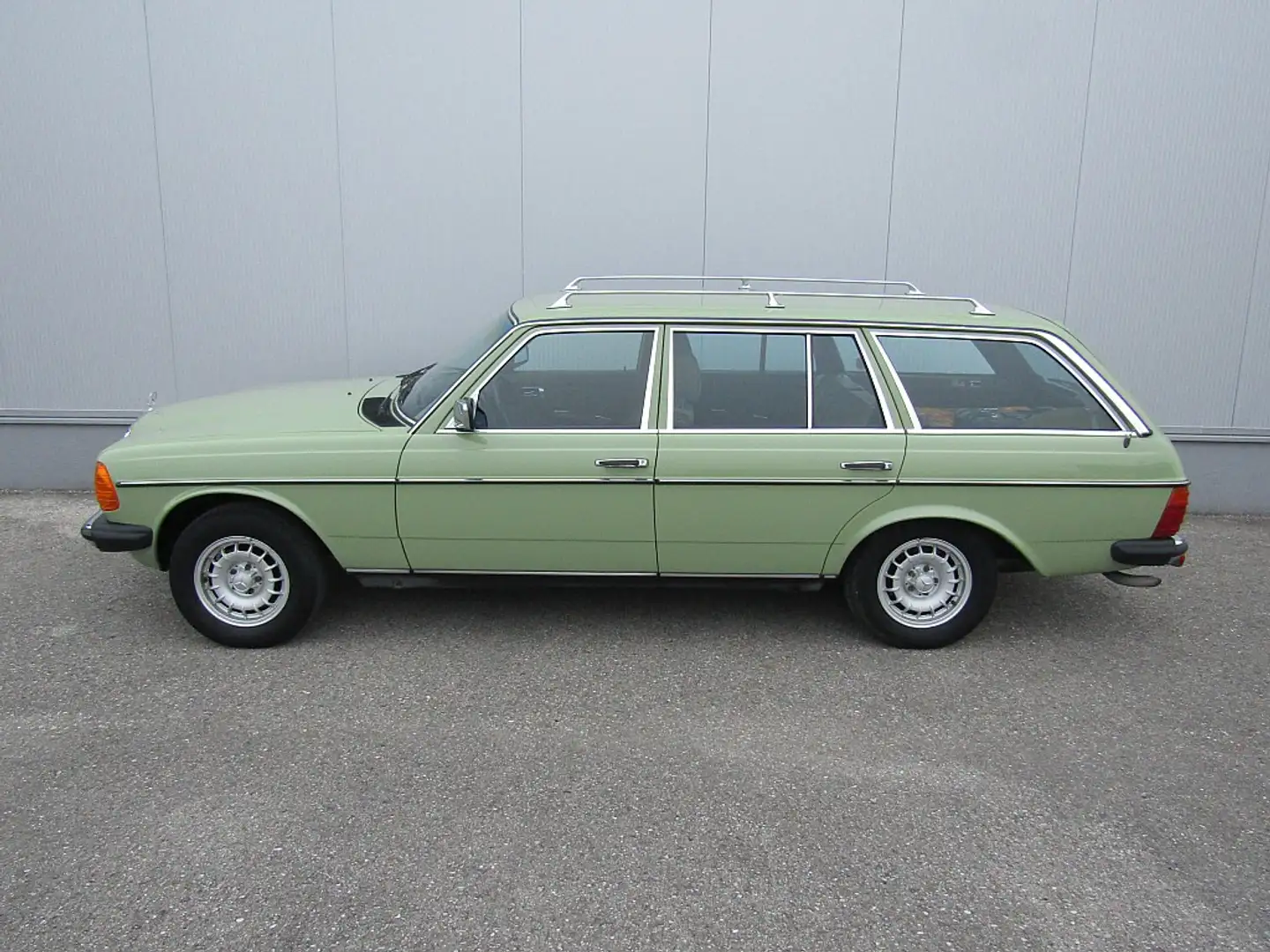 Mercedes-Benz 240 TD Kombi S123D24 Grün - 2