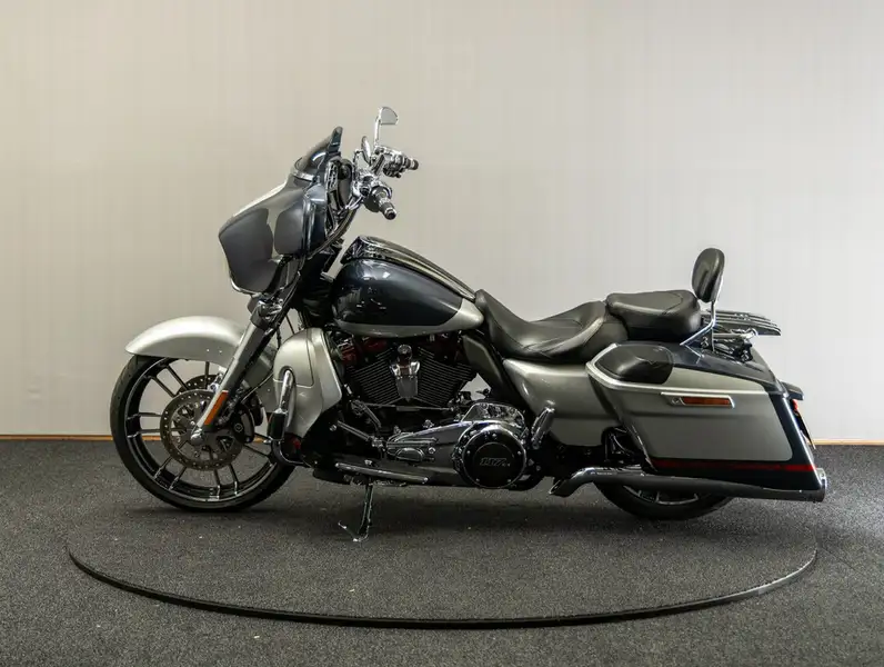 Harley-Davidson Street Glide - foto 6