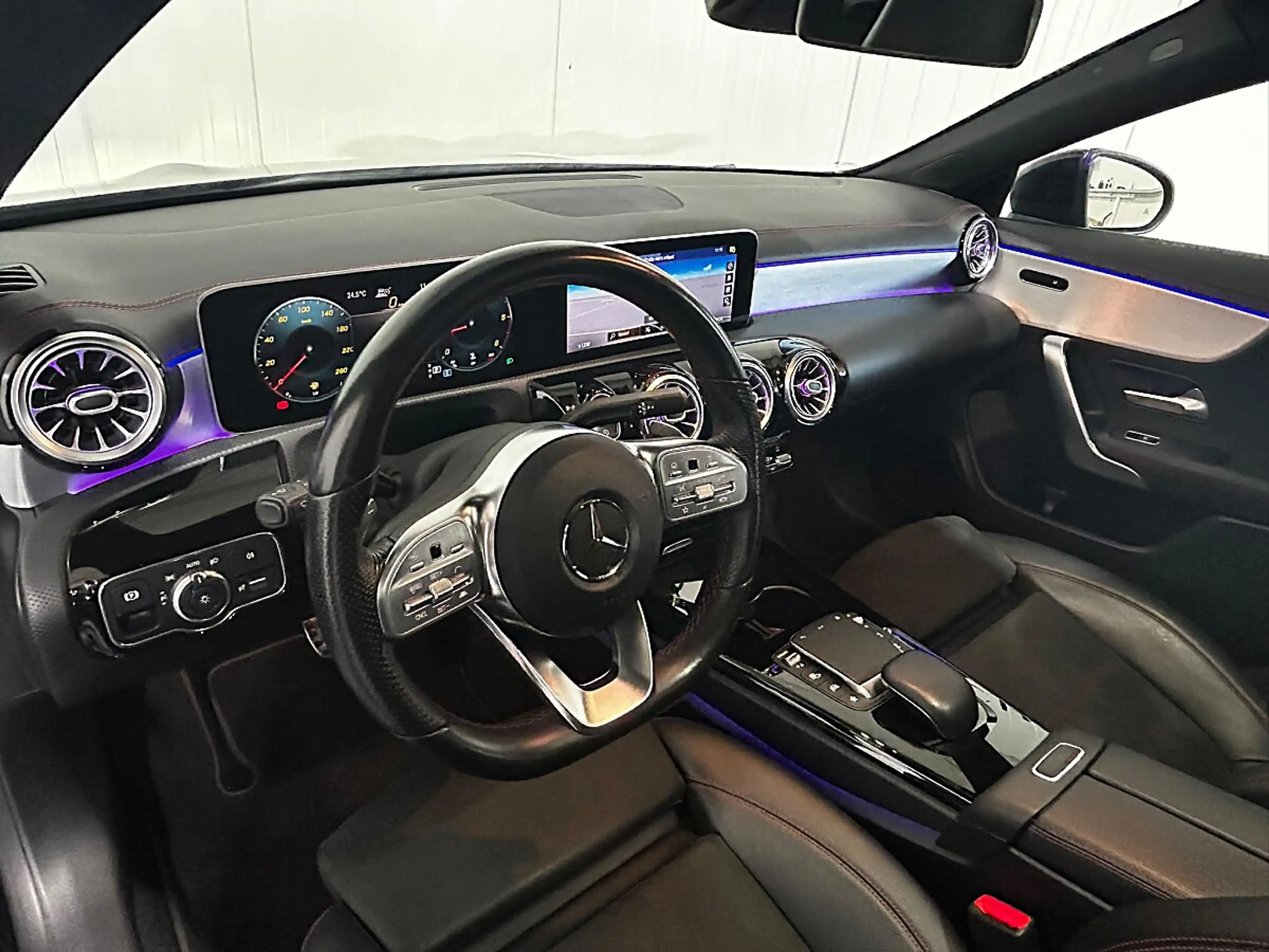 Mercedes-Benz CLA 200 d //AMG-PAKET//PANO//AMBIENTE//SITZHEIZUNG//AHK// — photo 9