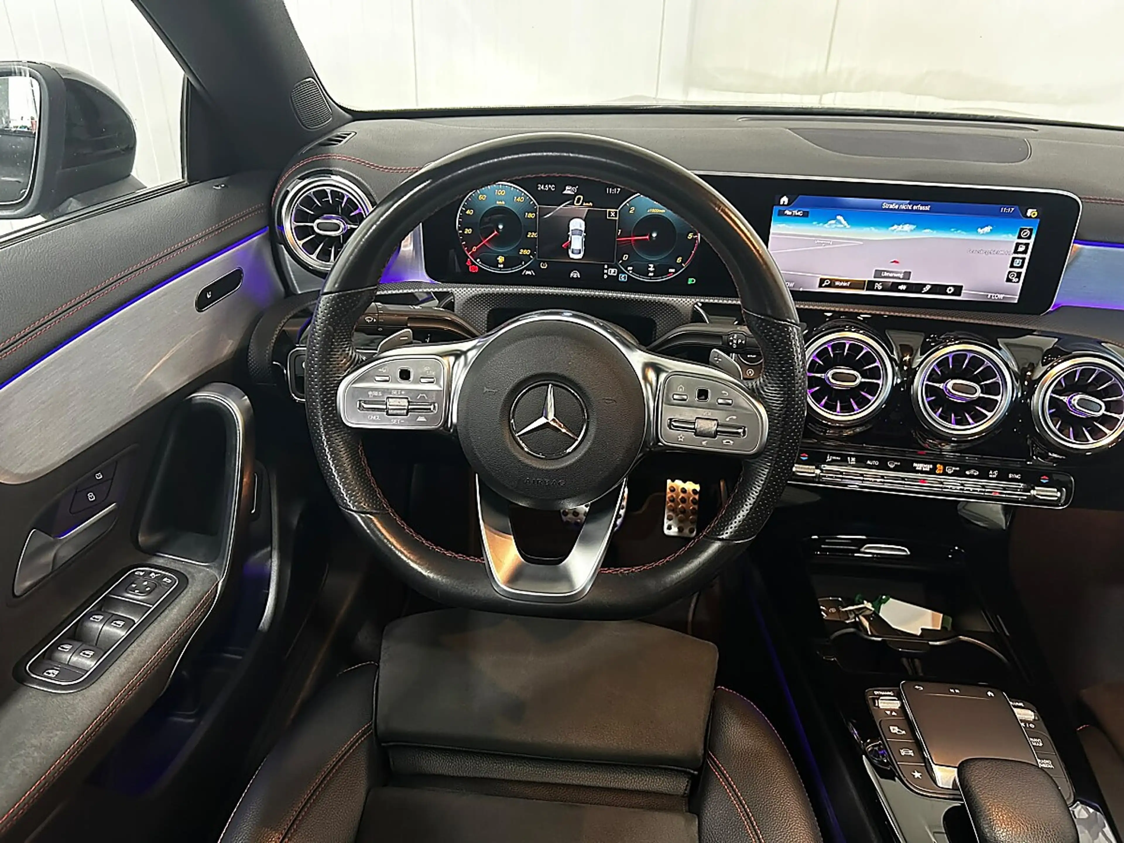 Mercedes-Benz CLA 200 d //AMG-PAKET//PANO//AMBIENTE//SITZHEIZUNG//AHK// — photo 10