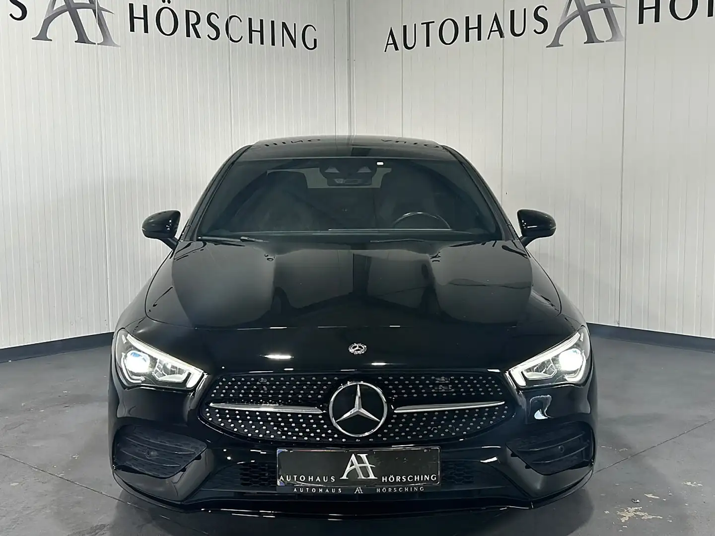 Mercedes-Benz CLA 200 d //AMG-PAKET//PANO//AMBIENTE//SITZHEIZUNG//AHK// Schwarz - 2