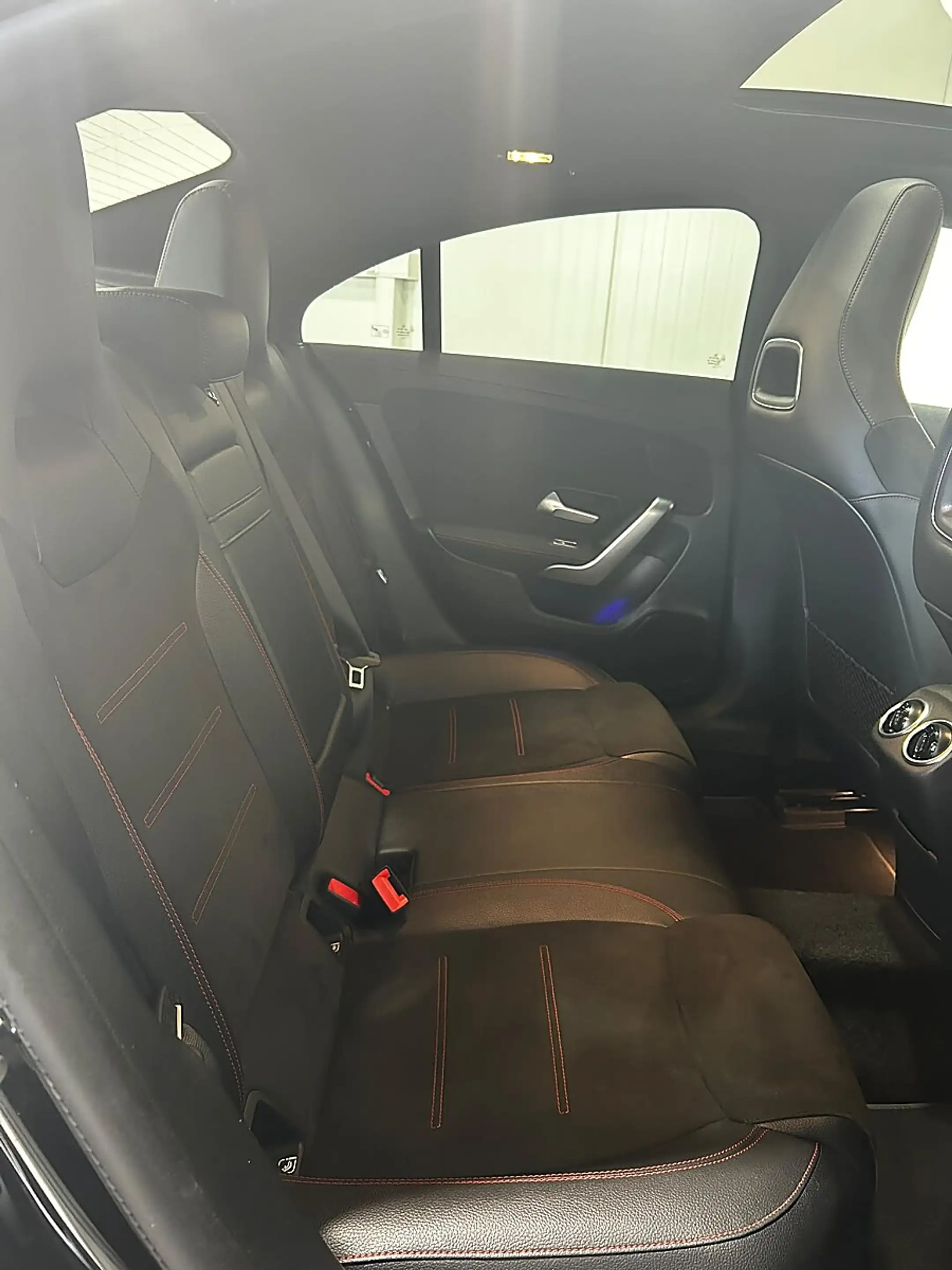 Mercedes-Benz CLA 200 d //AMG-PAKET//PANO//AMBIENTE//SITZHEIZUNG//AHK// — photo 15