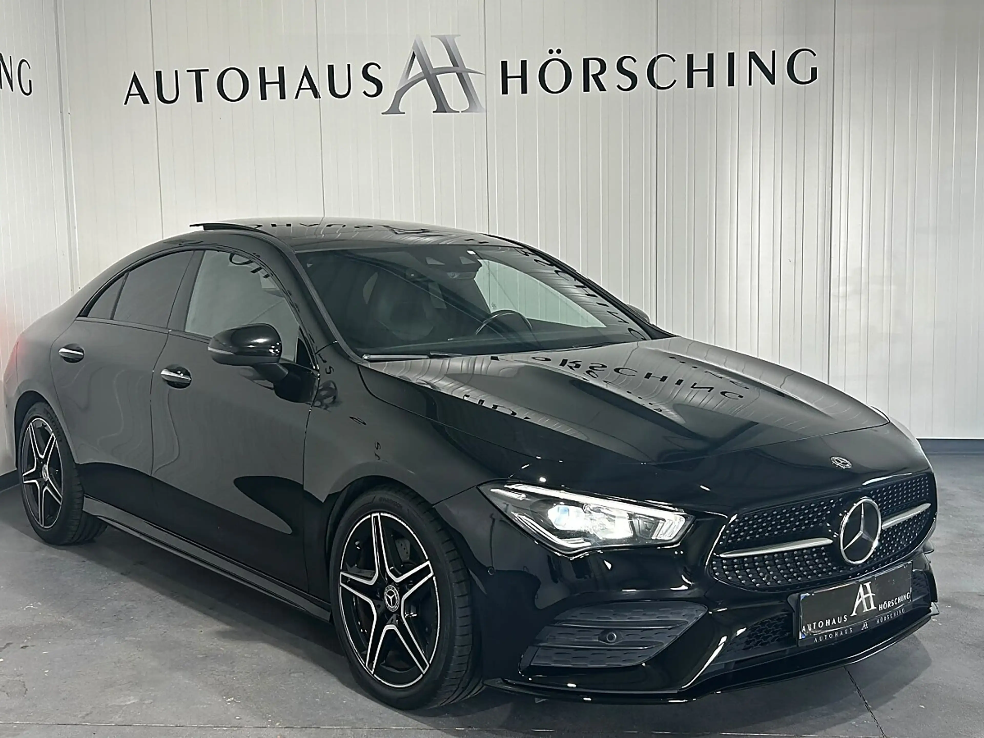 Mercedes-Benz CLA 200 d //AMG-PAKET//PANO//AMBIENTE//SITZHEIZUNG//AHK//
