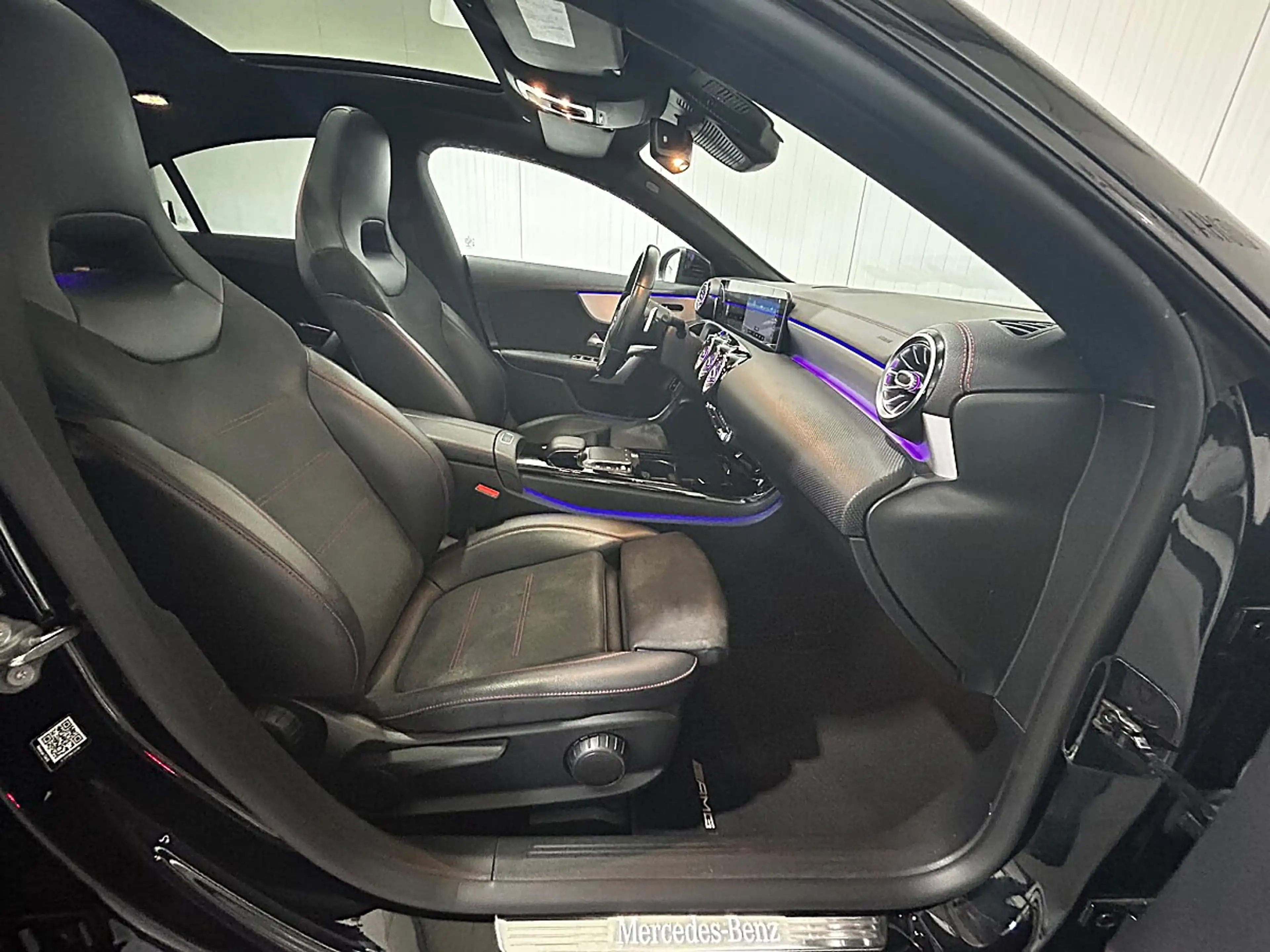 Mercedes-Benz CLA 200 d //AMG-PAKET//PANO//AMBIENTE//SITZHEIZUNG//AHK// — photo 13