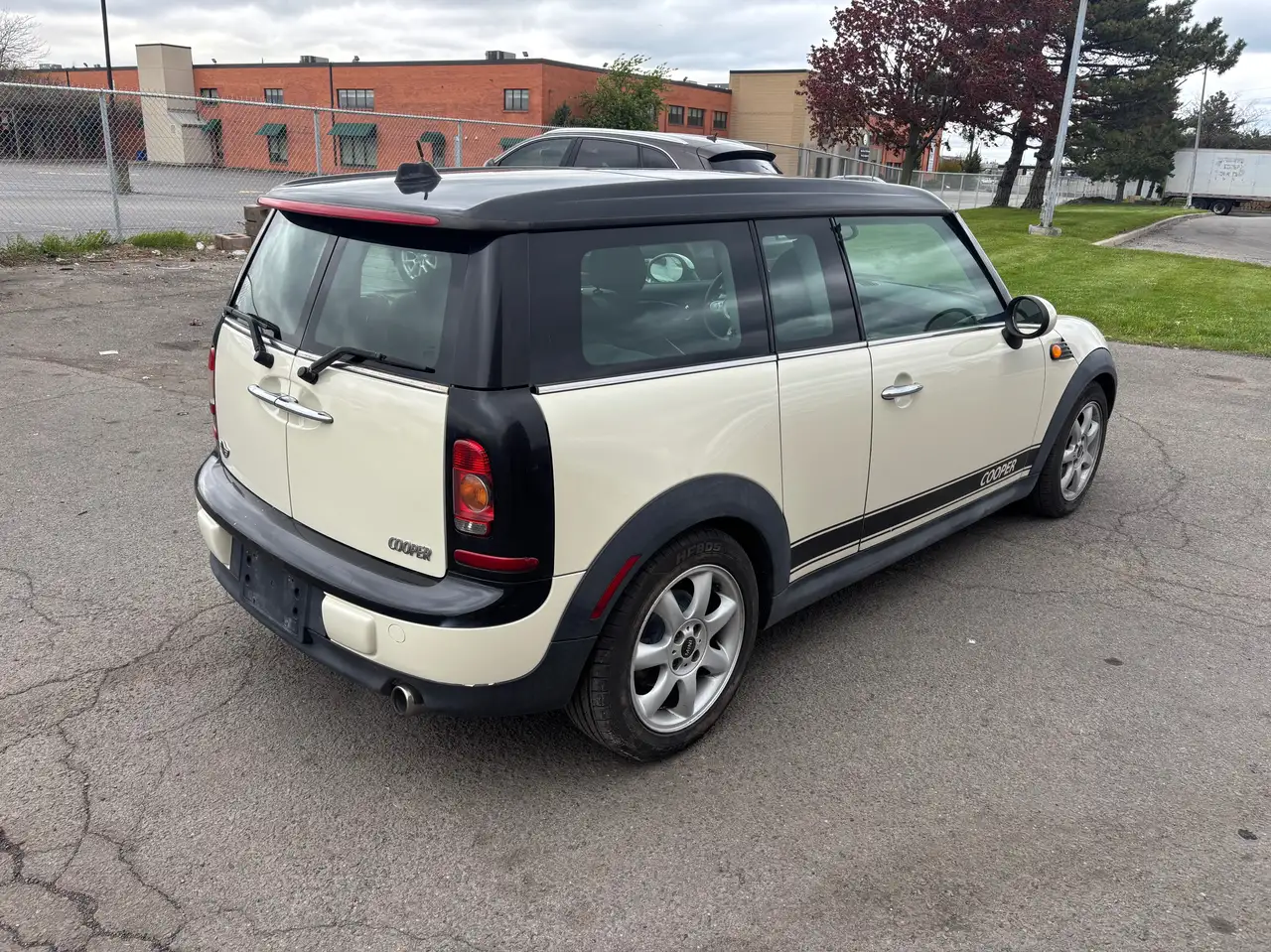 MINI Cooper Clubman снимка MINI Cooper Clubman